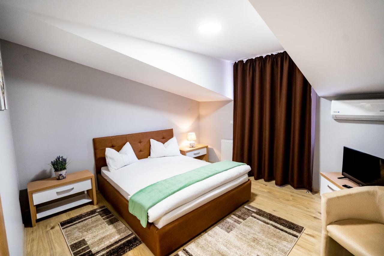 Casa Blum Hotel Lugoj Buitenkant foto